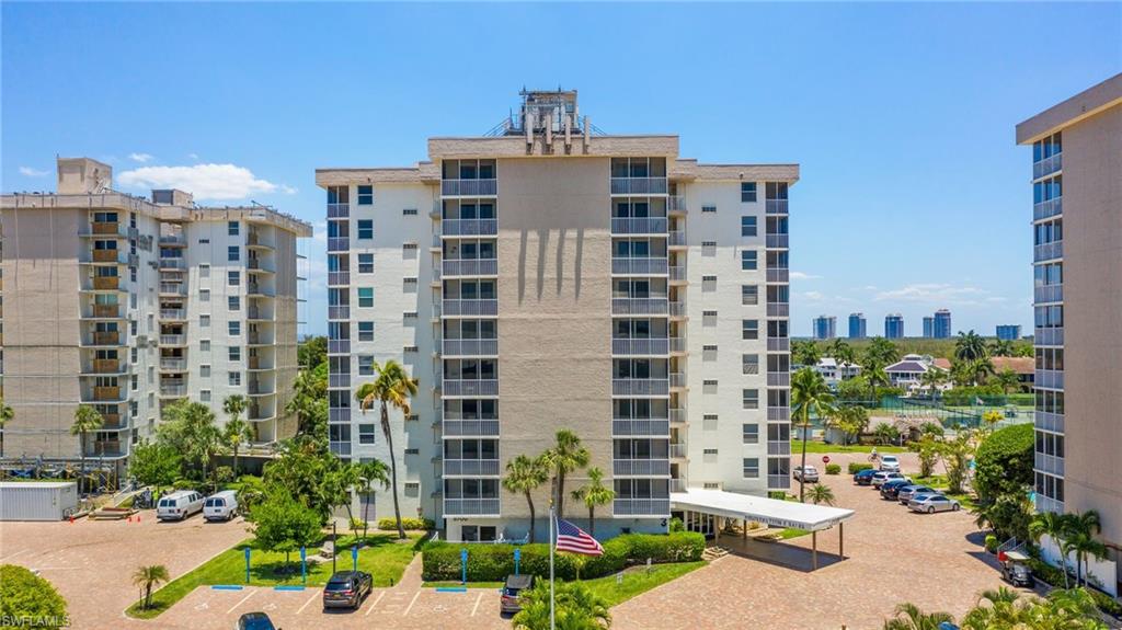 BEACH AND TENNIS CLUB - Residential