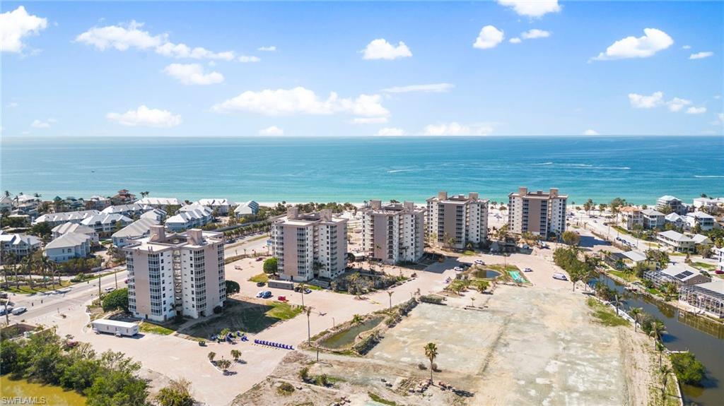 BEACH AND TENNIS CLUB - Residential
