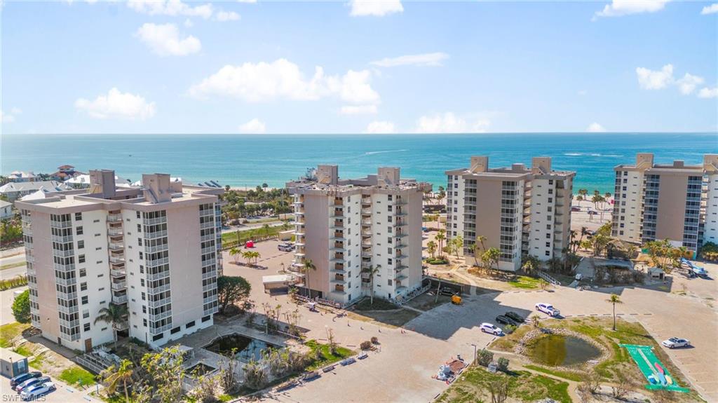 BEACH AND TENNIS CLUB - Residential