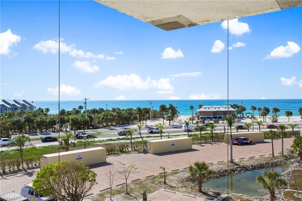 BEACH AND TENNIS CLUB - Residential