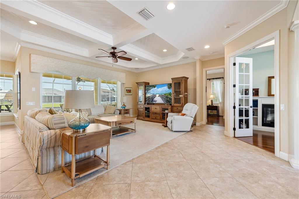 FOUR MILE COVE - Residential
