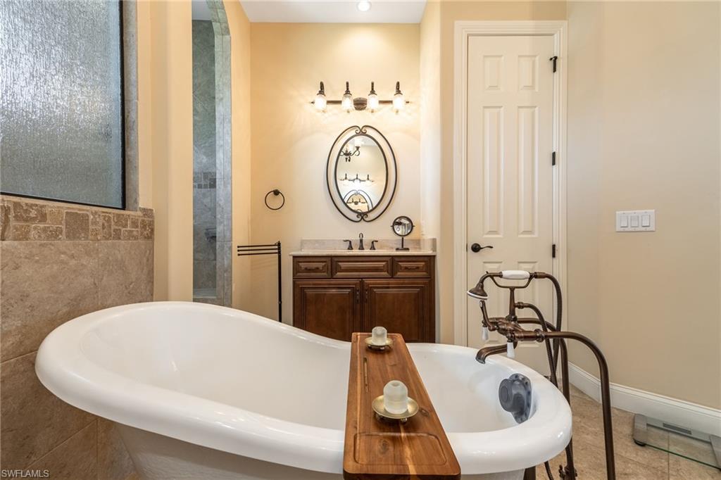 FOUR MILE COVE - Residential