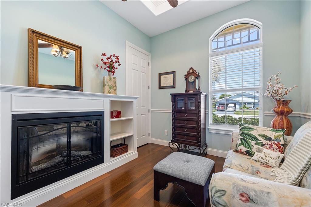 FOUR MILE COVE - Residential