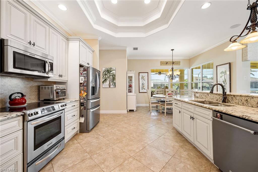 FOUR MILE COVE - Residential