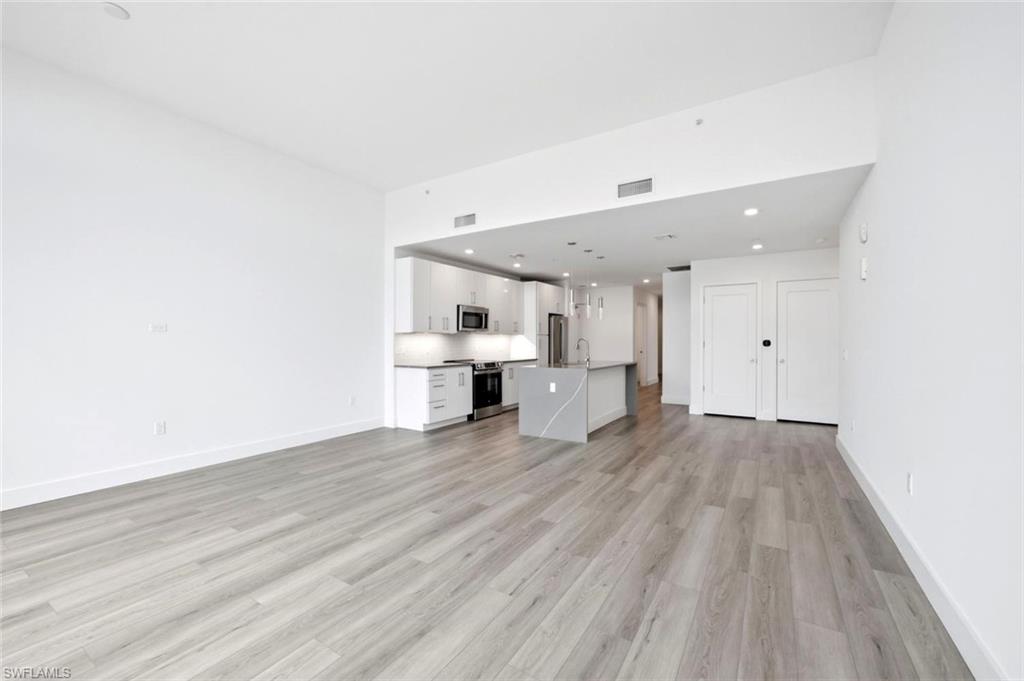 ASCENT AT METROPOLITAN NAPLES - Residential Lease