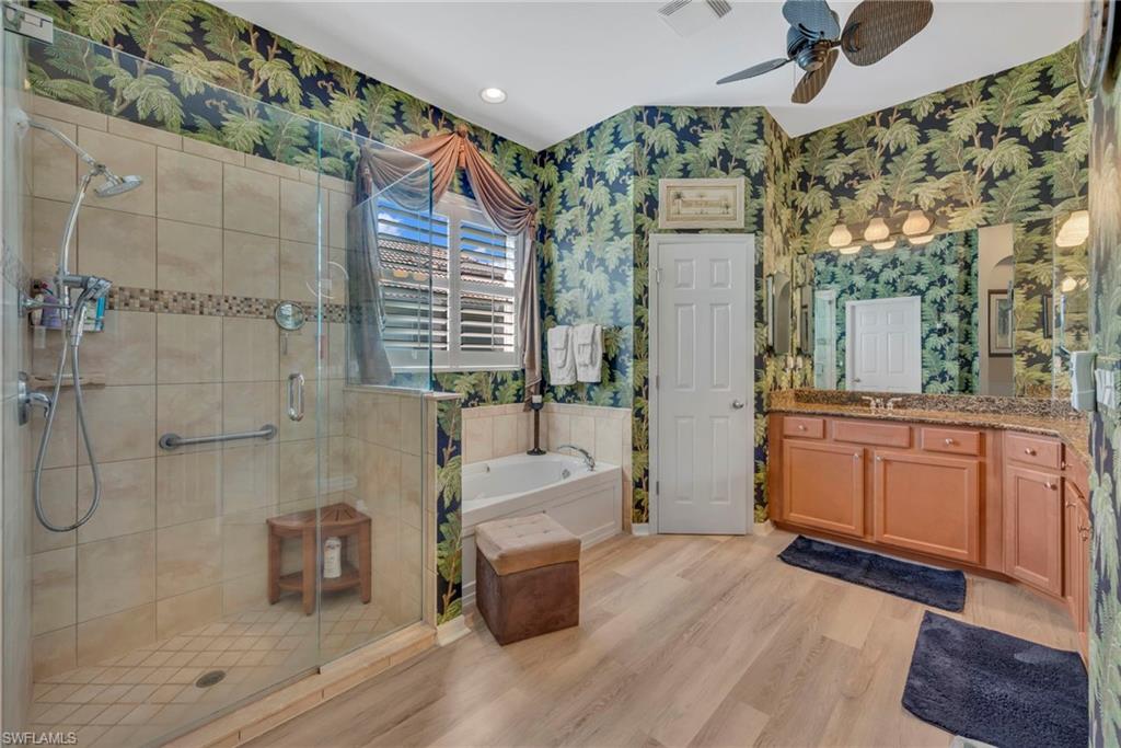 VALENCIA LAKES - Residential
