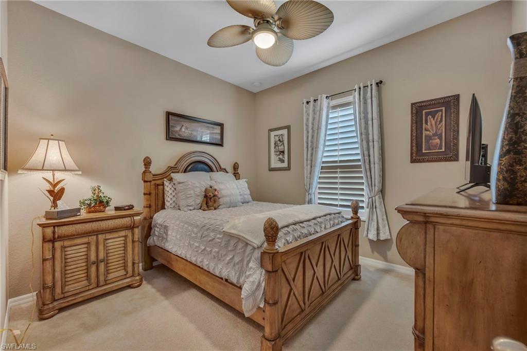 VALENCIA LAKES - Residential