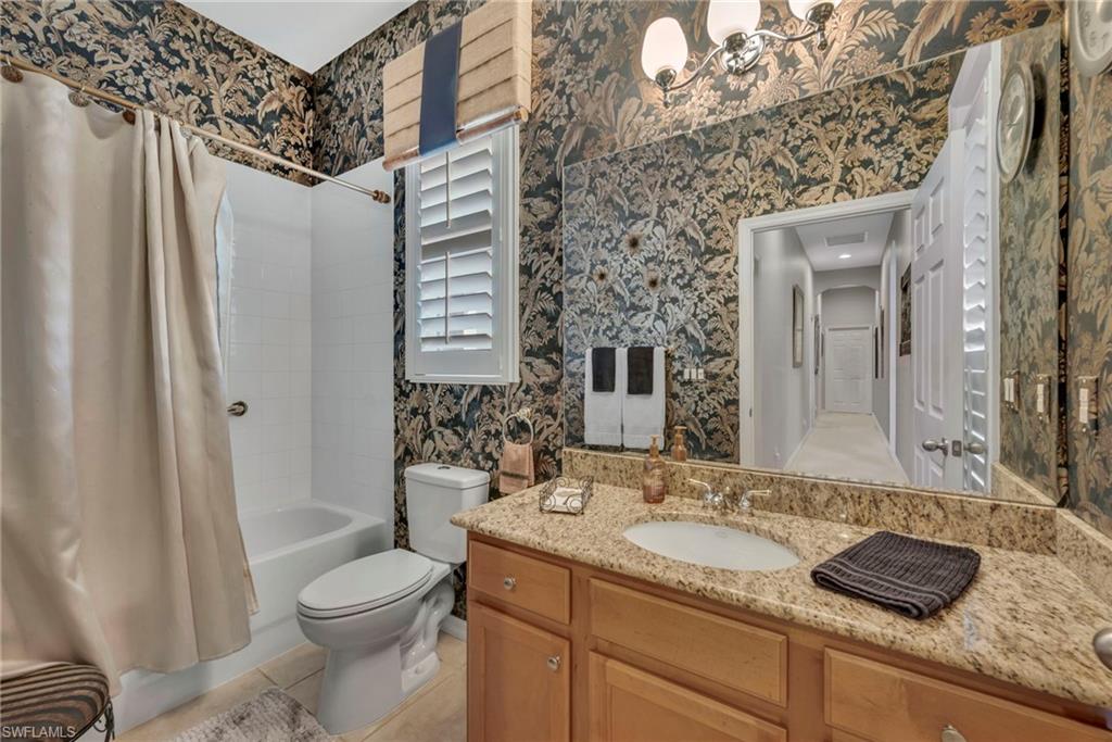 VALENCIA LAKES - Residential