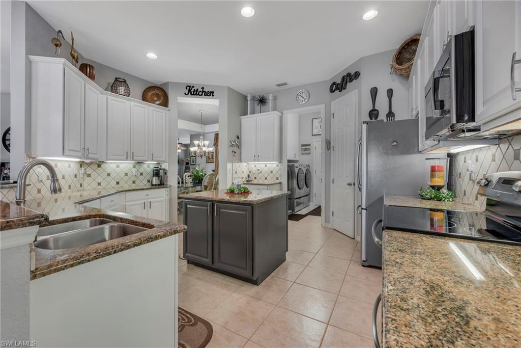 VALENCIA LAKES - Residential