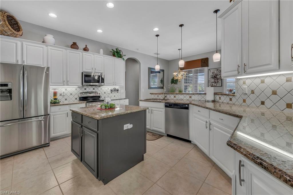VALENCIA LAKES - Residential