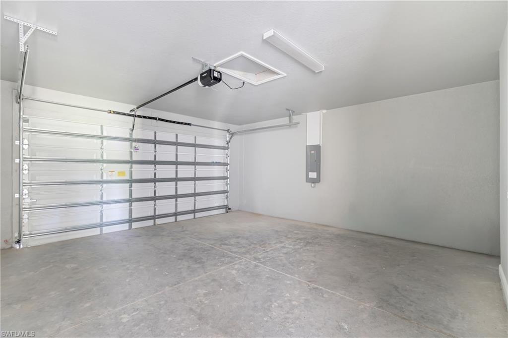 BANYAN VILLAGE - Residential Lease