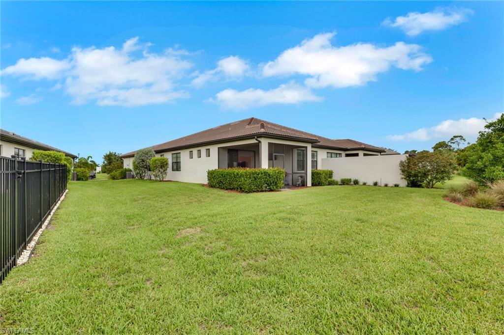 COUNTRY CLUB - Residential