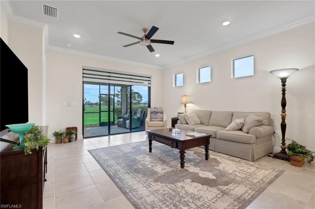 COUNTRY CLUB - Residential