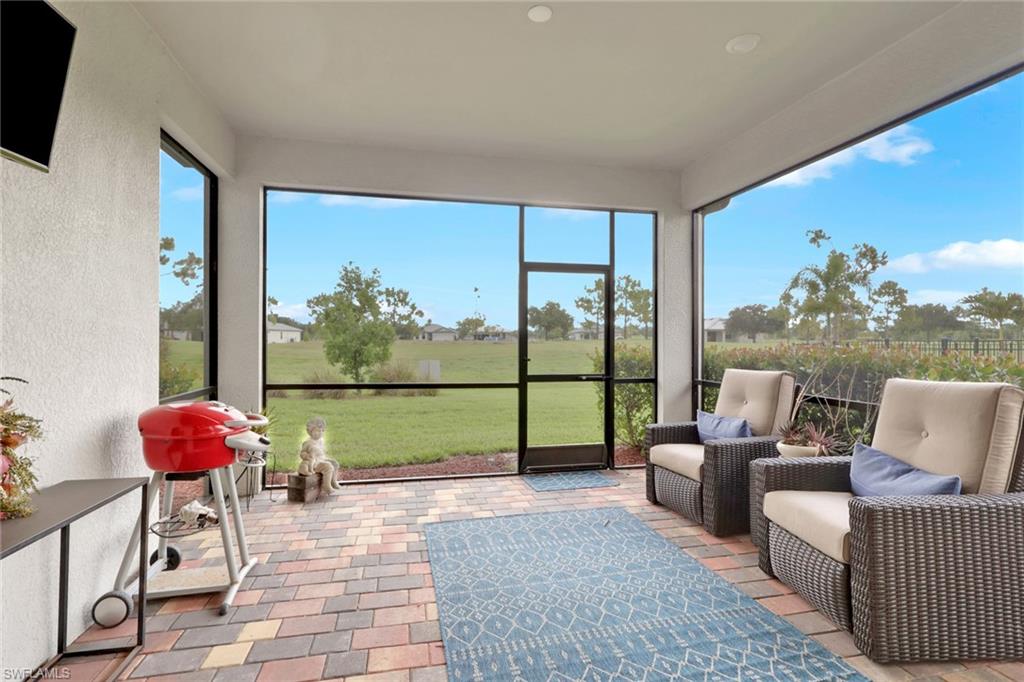 COUNTRY CLUB - Residential