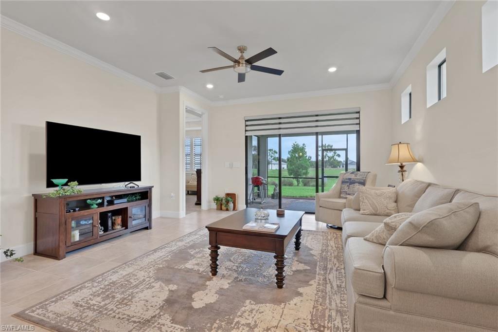 COUNTRY CLUB - Residential