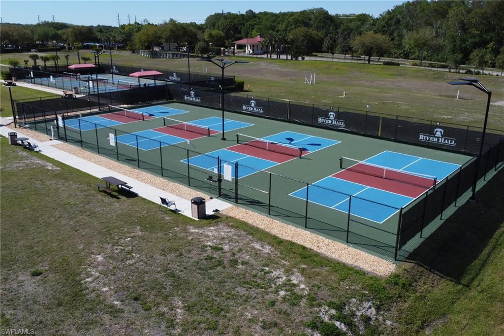 COUNTRY CLUB - Residential