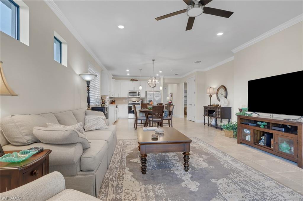 COUNTRY CLUB - Residential