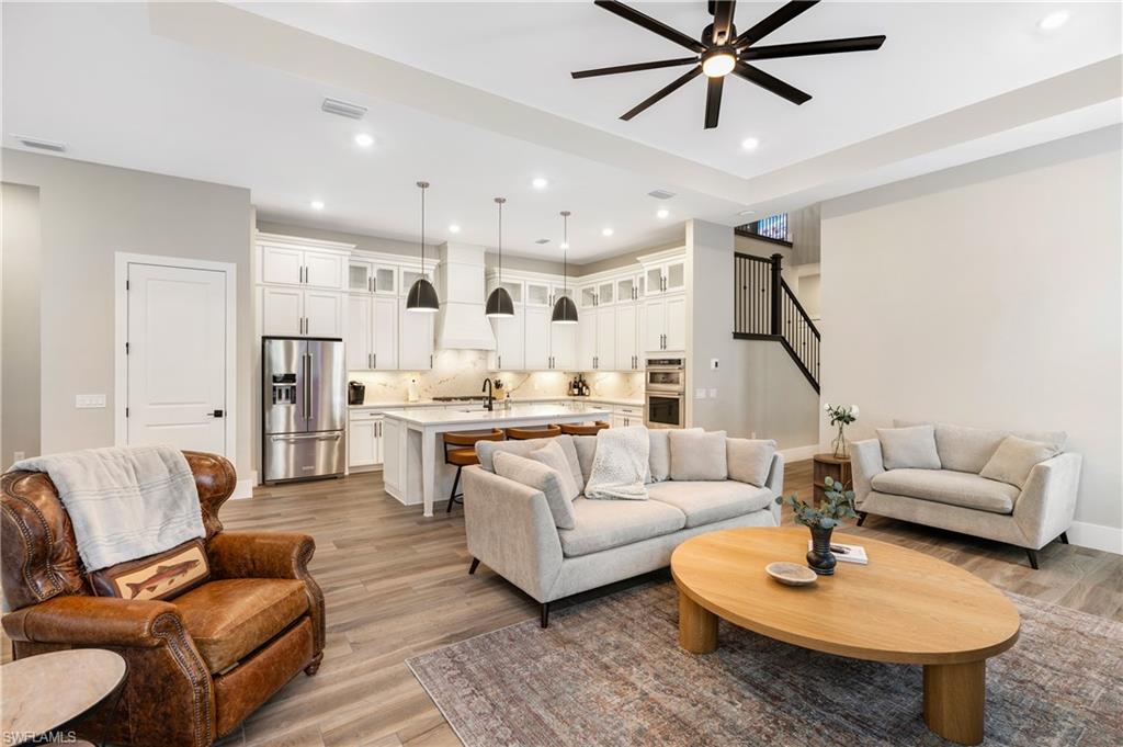 CAYMAS - Residential Lease