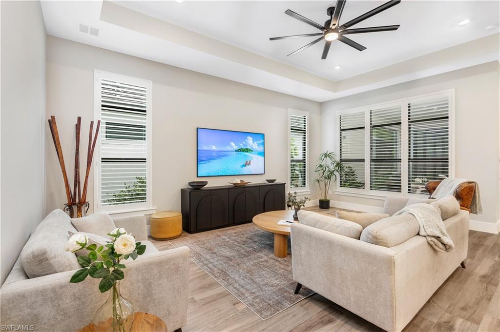 CAYMAS - Residential Lease