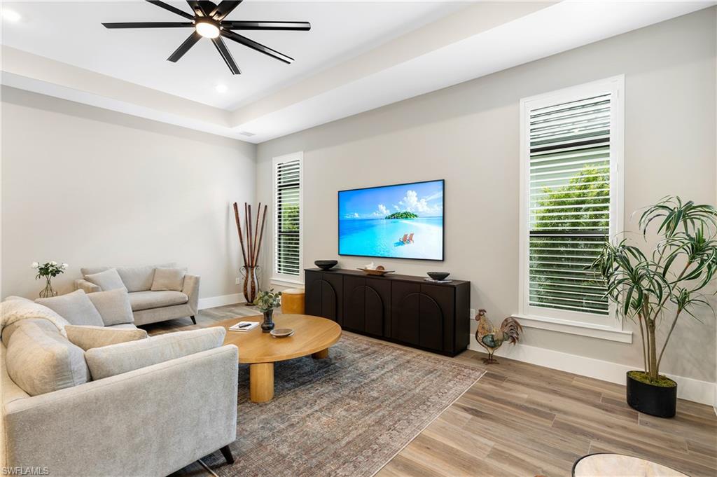 CAYMAS - Residential Lease