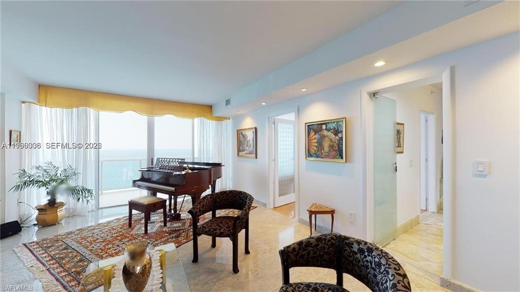 SPINNAKER CLUB CONDO - Residential
