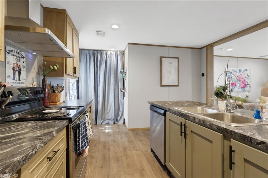 CARRIAGE VILLAGE - Residential