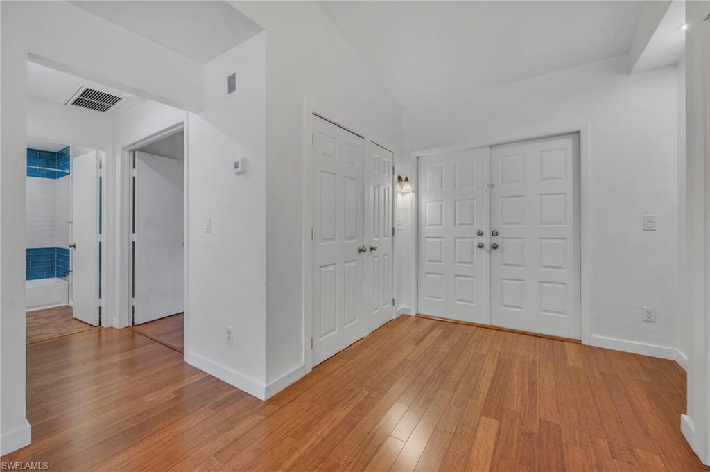 LAKEWOOD VILLAS - Residential