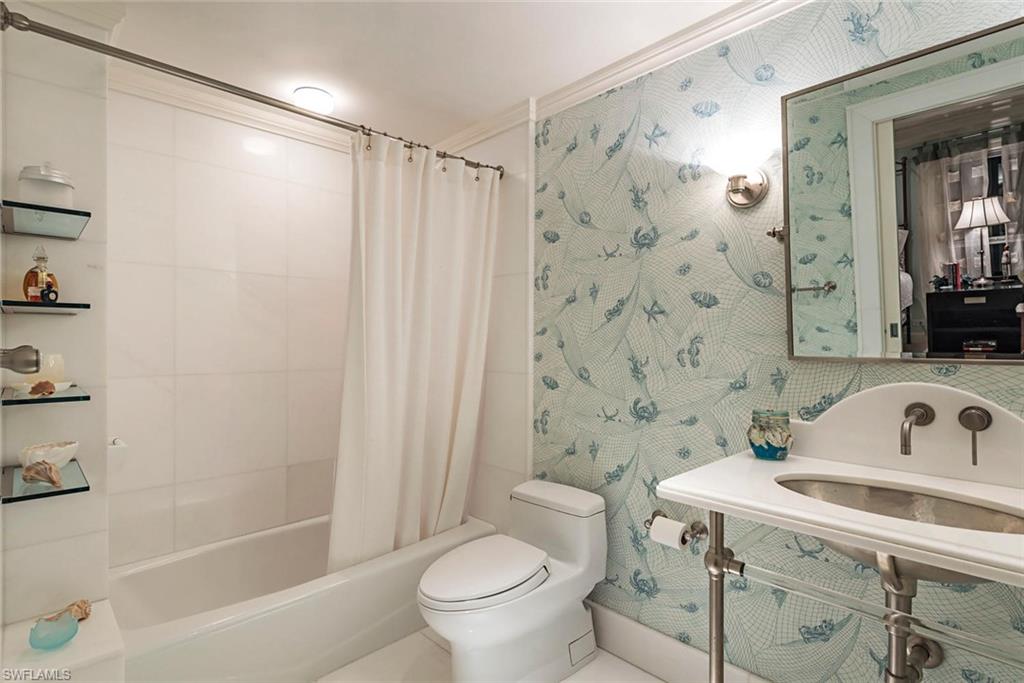 LAURENTIANS - Residential