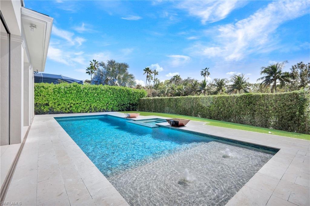 WINDWARD ISLE - Residential