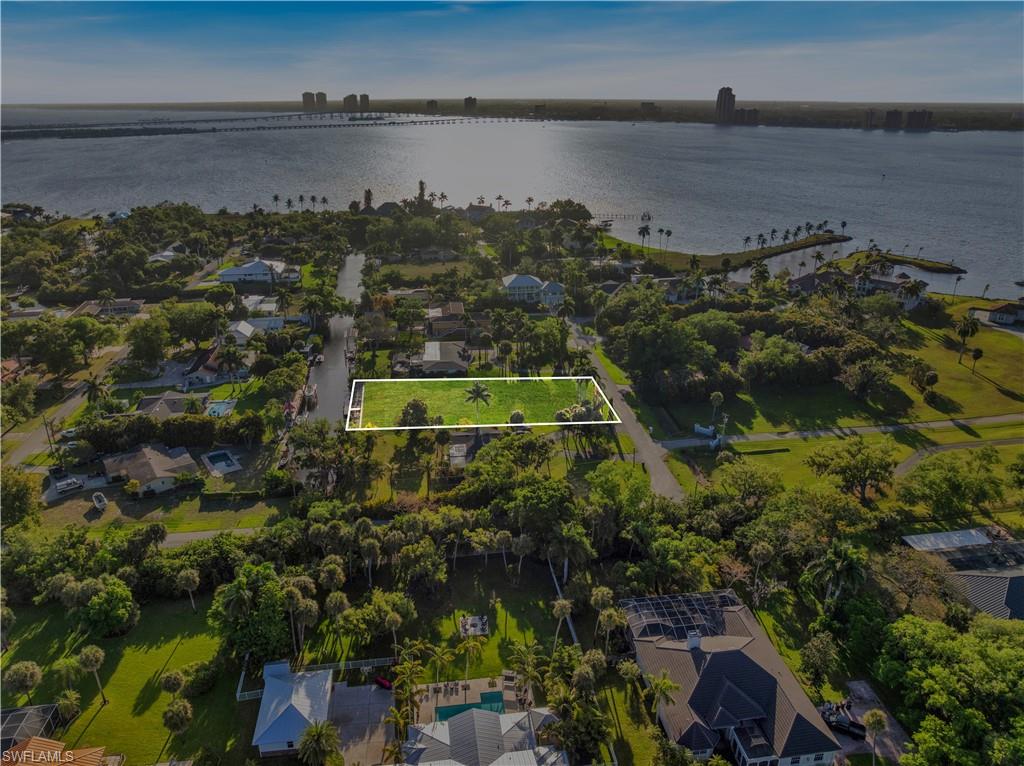 RIVER MANOR - Land