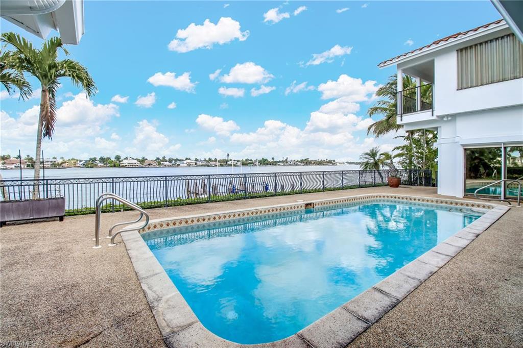 ROYAL HARBOR - Residential