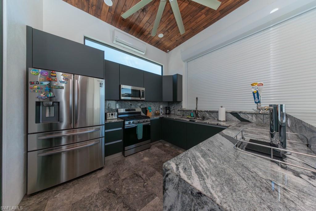 CAPE CORAL - Residential Lease