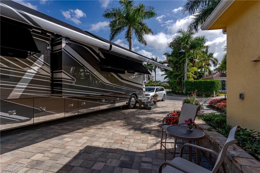 NAPLES MOTORCOACH RESORT - Land