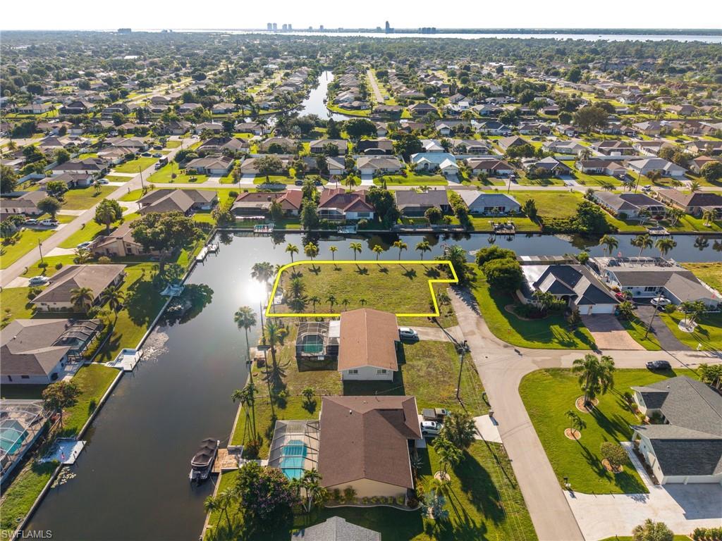 CAPE CORAL - Land