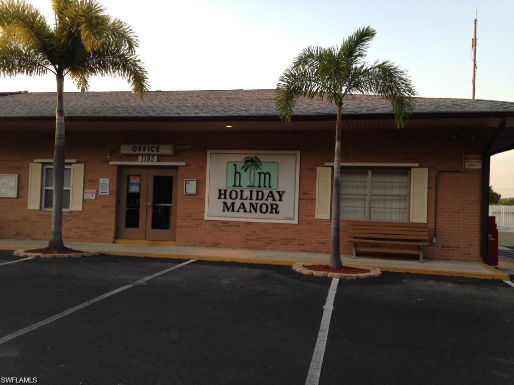 HOLIDAY MANOR - Residential