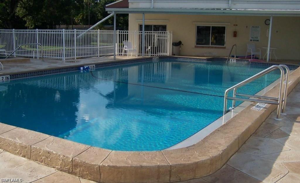 HOLIDAY MANOR - Residential