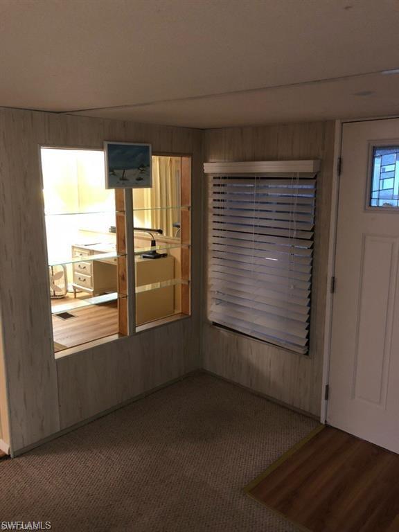 HOLIDAY MANOR - Residential