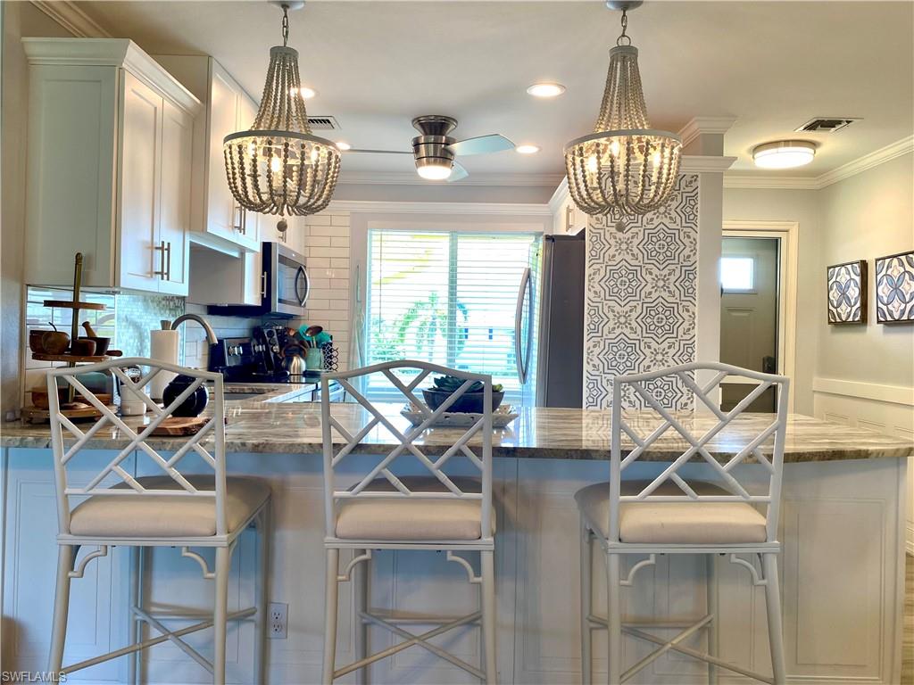 GLADES COUNTRY CLUB - Residential Lease
