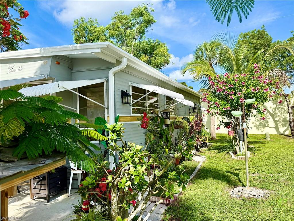 HOLIDAY MANOR - Residential