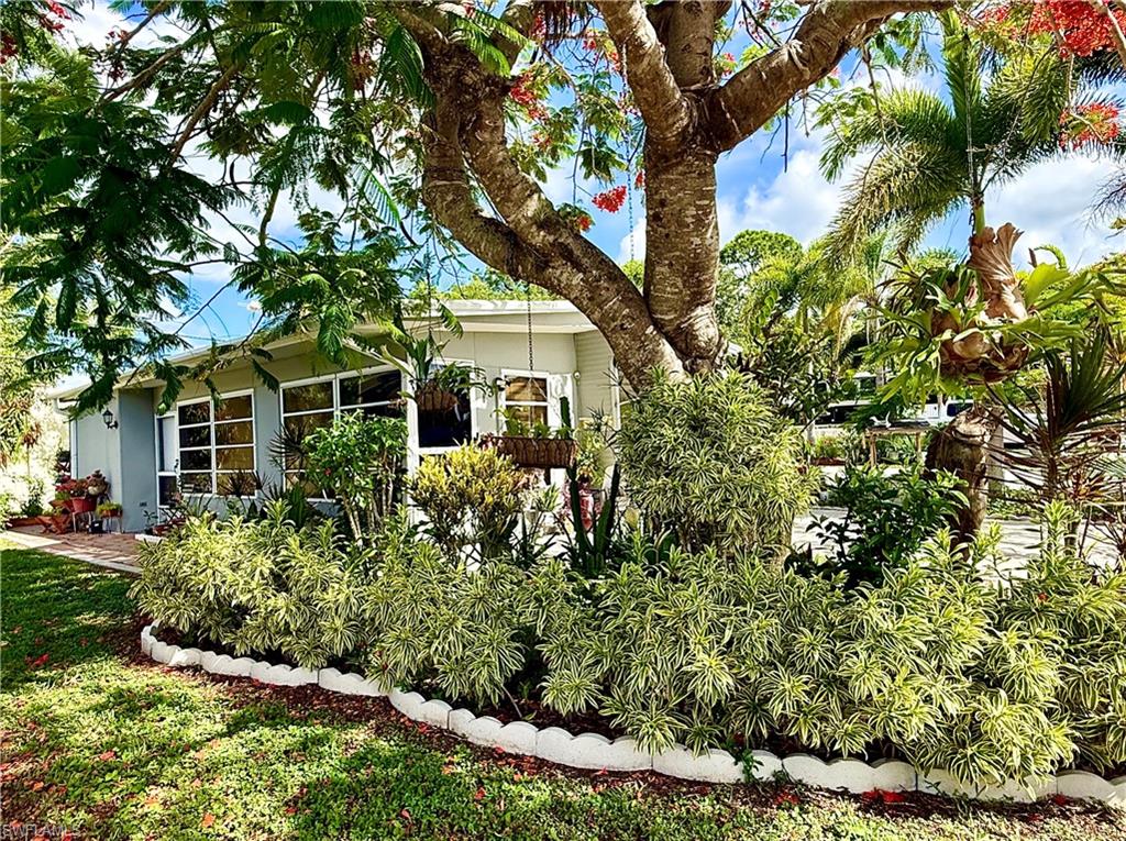 HOLIDAY MANOR - Residential