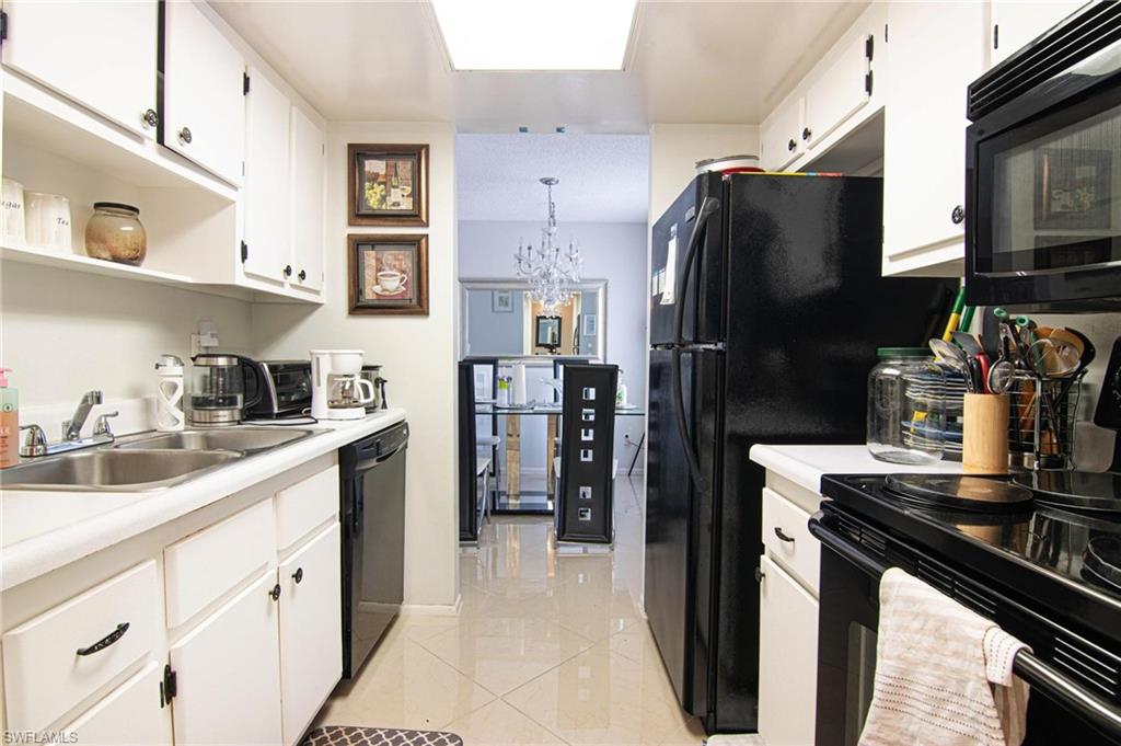 TOWERS CONDO - Residential