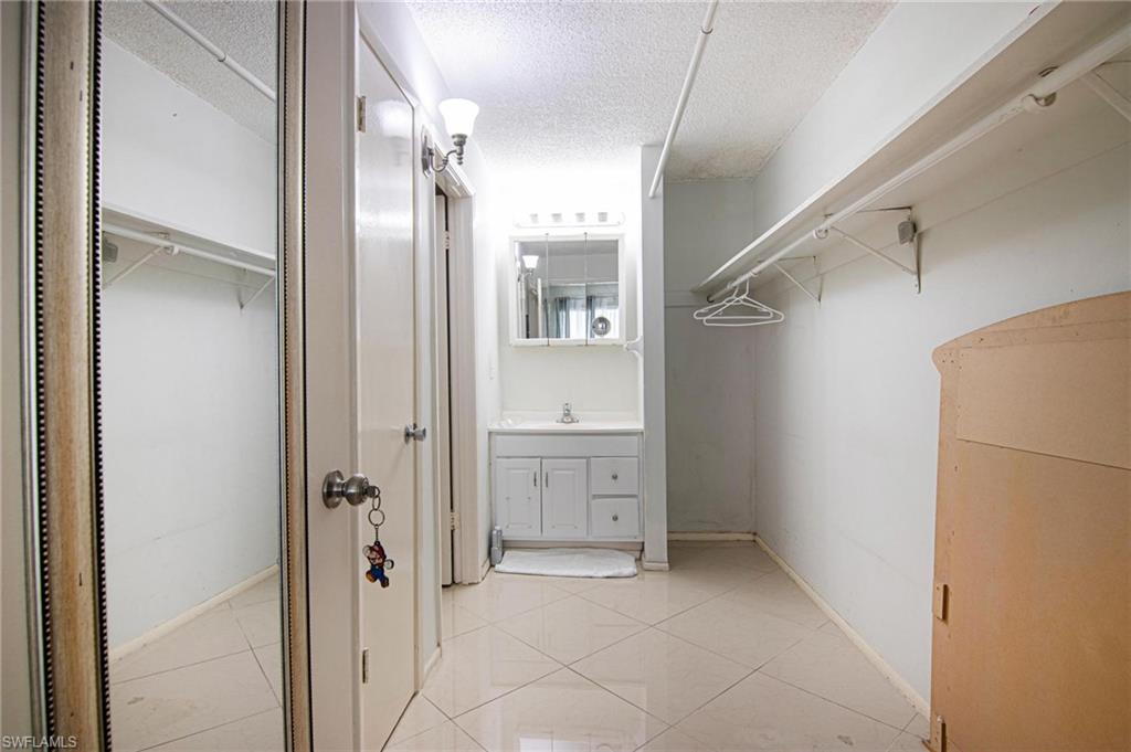 TOWERS CONDO - Residential