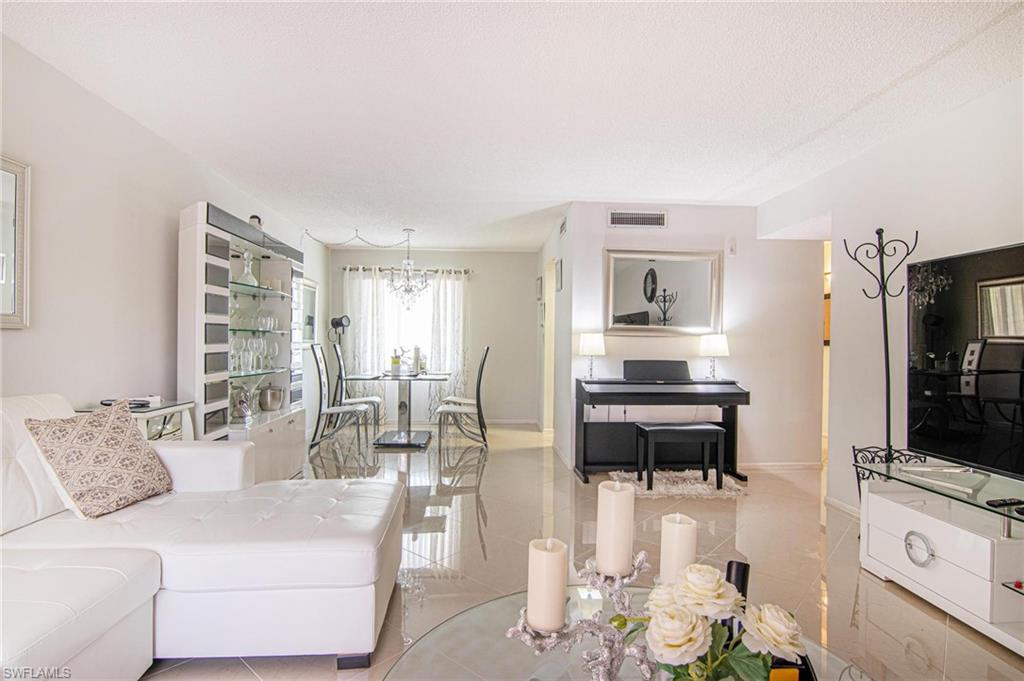 TOWERS CONDO - Residential