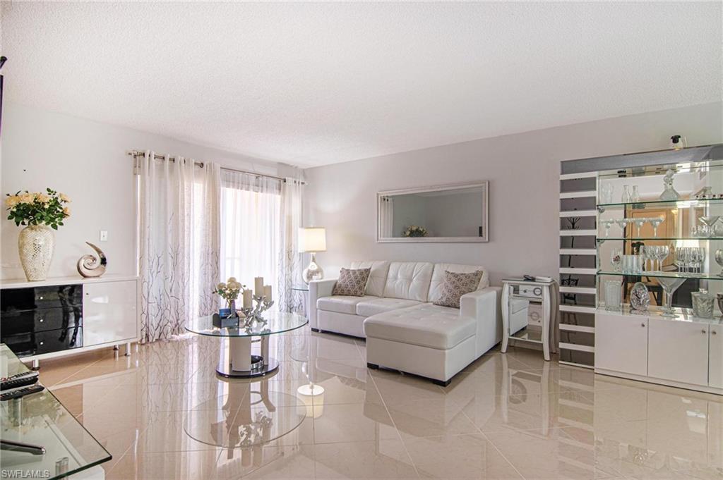 TOWERS CONDO - Residential