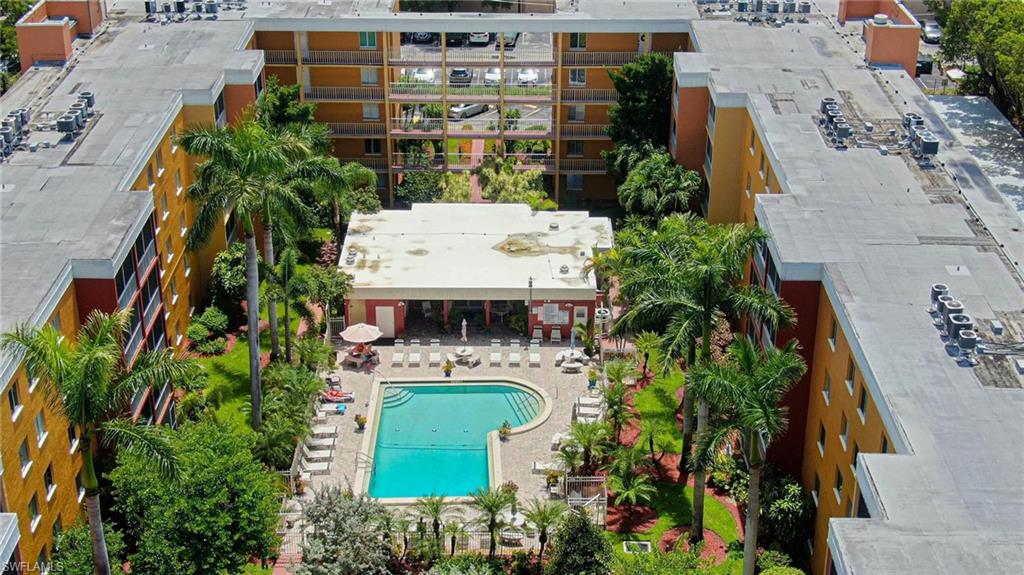 TOWERS CONDO - Residential