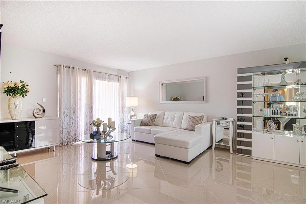 TOWERS CONDO - Residential