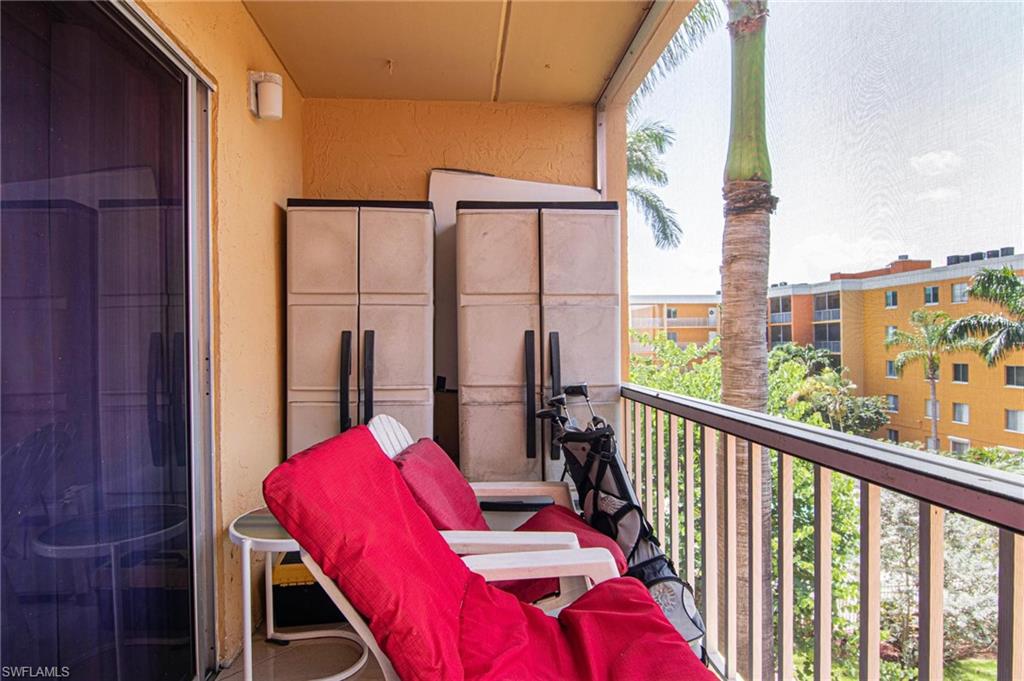 TOWERS CONDO - Residential