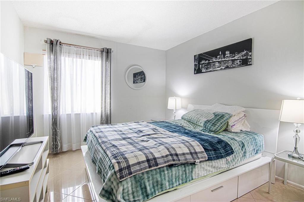 TOWERS CONDO - Residential