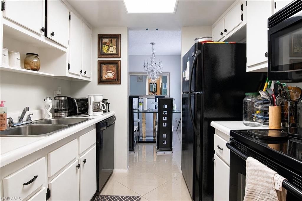 TOWERS CONDO - Residential