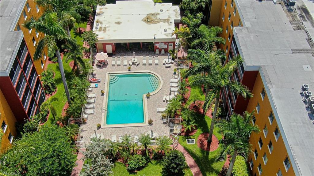 TOWERS CONDO - Residential